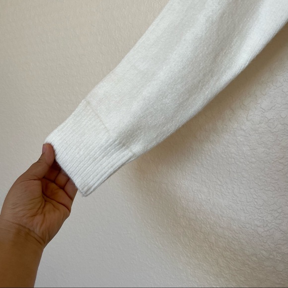 (NWT) Velvet and Heart white sweater - Picture 6 of 9